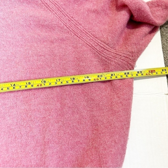 J. Crew Side Slit Supersoft Turtleneck Sweater Size Medium Pink Merino Wool - Picture 14 of 15